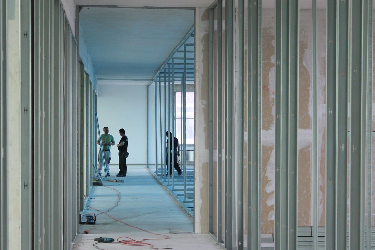 Der #Fachkräftemangel im #Handwerk spitzt sich weiter zu: Zwei Drittel der Betriebe denken laut Umfrage über eine Aufgabe nach. Nachwuchs fehlt, Aufträge bleiben liegen - es droht ein dramatischer Verlust an Know-how. #Nachwuchsproblem meistertipp.de/aktuelles/news…