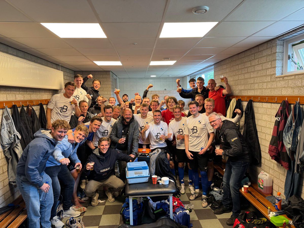 ⚽️TIEN JAAR TWEEDE KLASSE ⚽️

Handhaving is een feit. Hele maand mei niet verloren doet wonderen!