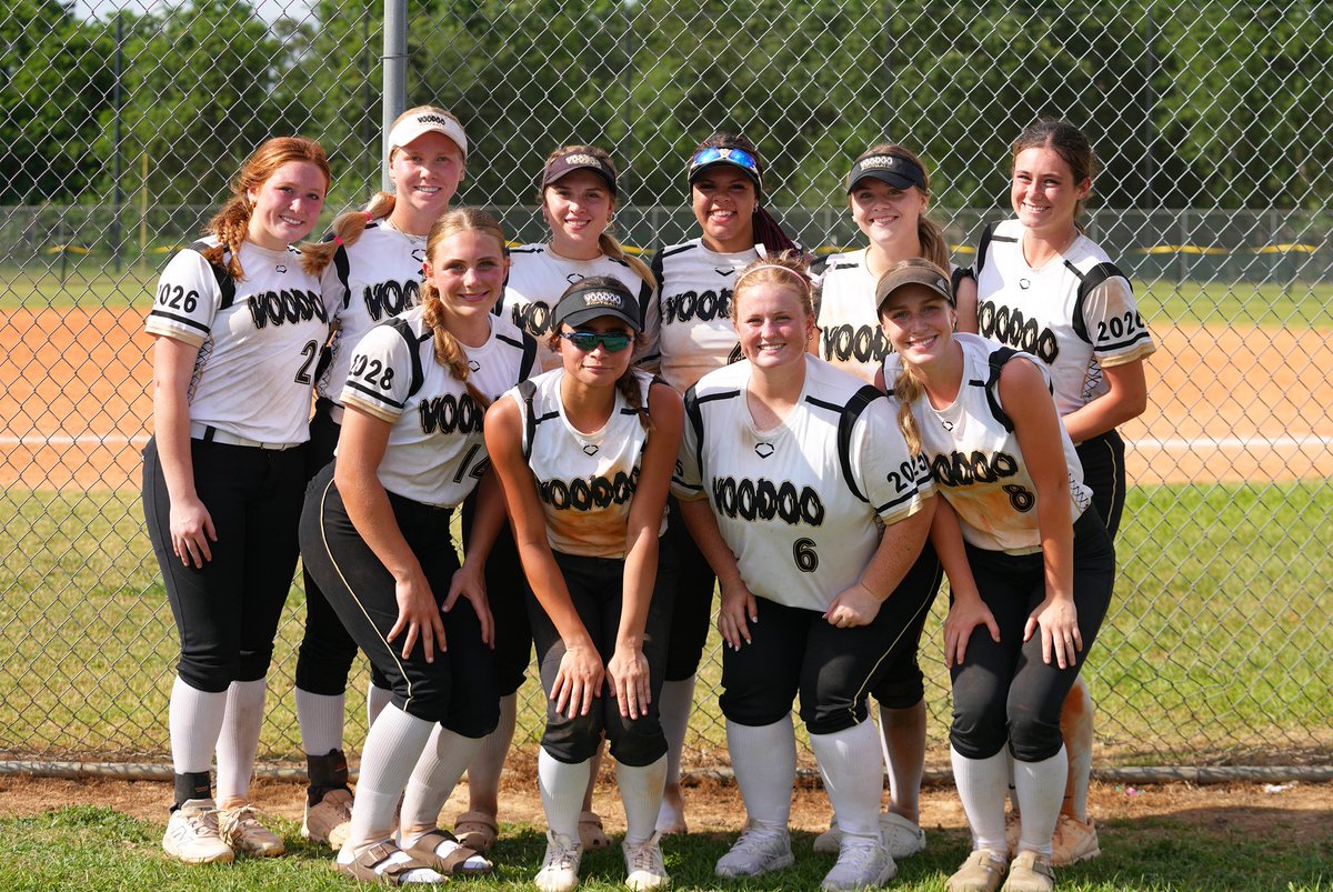 18U GOLD had a good first weekend back in action going 4-1 in Houston!  Saturday’s bomb squad was Caitlyn Yeager (2026), Hanna Kimbrell (2027), Destiny Pierce (Springhill) and Addyson Trahan (2027); Sundays bomb squad was   Kamryn Cancienne (Delta) and Hanna Kimbrell (2027).