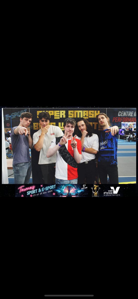 Got 7th at KOF #5!!! This has been my best performance ever. I got wins over Susu, Sisqui and modzai 💪 Big love to everyone in the picture and at home for showing support ❤️