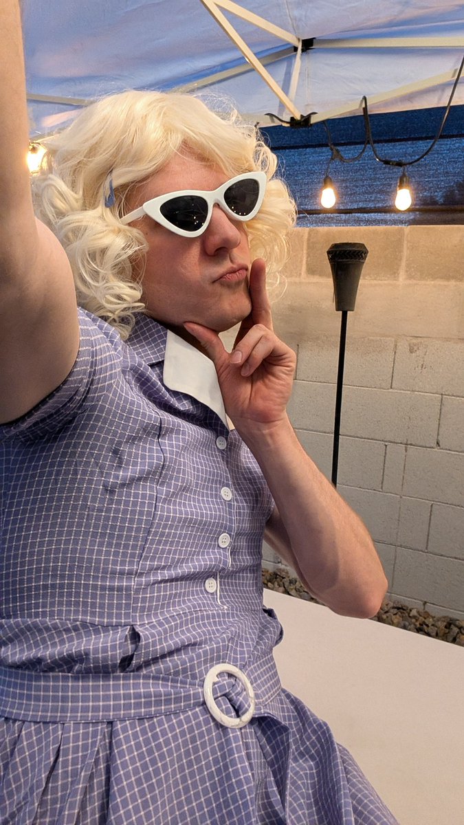 BandaidRoo's tweet image. The 1950s Housewives party was a heckin' success 💯