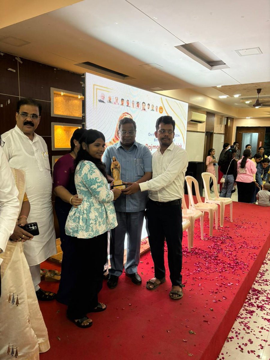 राजमाता पुण्यश्लोक अहिल्यादेवी होळकर की 300वीं जयंती के अवसर पर युवा मोर्चा द्वारा आयोजित अहिल्यादेवी होळकर सम्मान 2025 से मीरा भाईंदर की उन बेटियों को सम्मानित किया गया जिन्होंने वर्ष 2025 में HSC के परिणामों में 80% से अधिक अंक प्राप्त किए थे जिसमें अपनी उपस्थिति दर्ज कराई!