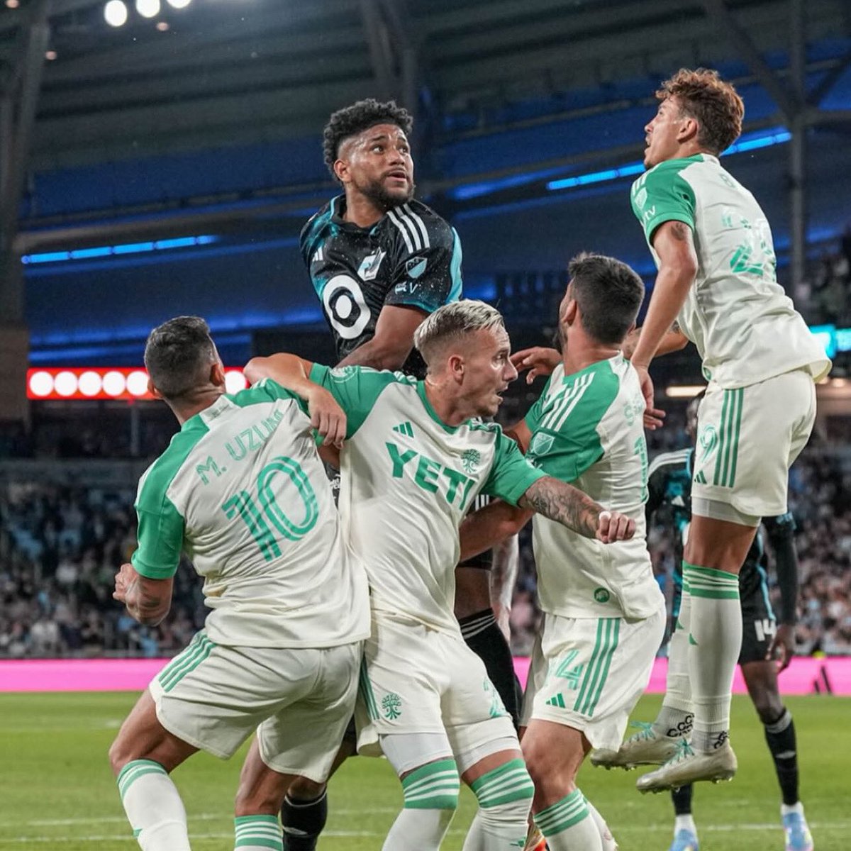 ¡EMPATAN! 

Carlos Harvey fue titular en el empate del Minnesota United 1-1 ante Austin FC por la jornada 15 de la MLS. 

Harvey que jugó como mediocampista creó una gran oportunidad de gol, dio 40-48 pases precisos, recuperó 5 balones y ganó 5 duelos. 

#Somoslasele 🇵🇦💯