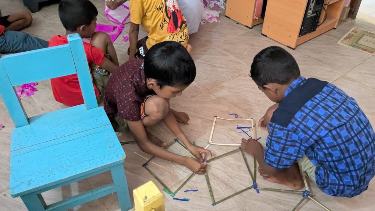 WithoutBorderSL's tweet photo. They learned about the significance of Vesak, practiced creativity through art, and enjoyed crafting their own lantern designs. https://t.co/TABaVCGKDf