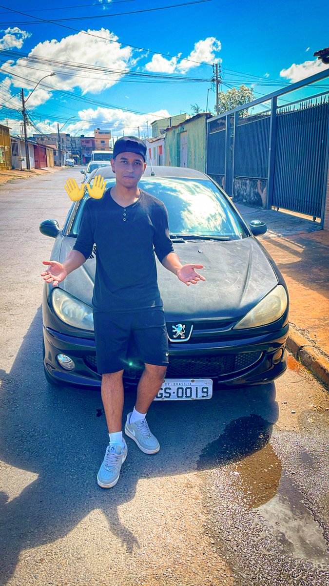 Comprei meu primeiro carro aeeeee!! ❤️

Não é o carro mais novo ou mais bonito mais é meu. Adorei meu primeiro carro, comprado com meu dinheiro.💰 💕

Ps: desculpem a cara de bobo 🥹
