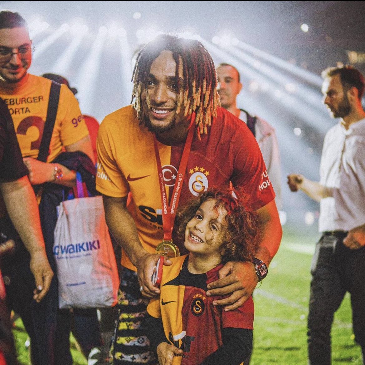 💛❤️🥳

<a href="/GalatasaraySK/">#5YıldızlıŞampiyon ⭐️⭐️⭐️⭐️⭐️</a>