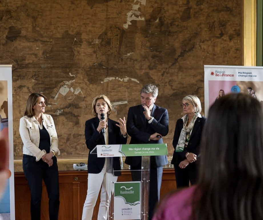 À Chevreuse Montfort l’Amaury et Rambouillet <a href="/vpecresse/">Valérie Pécresse</a> est allée à la rencontre des habitants, des commerçants  soutenus  <a href="/iledefrance/">Région Île-de-France</a> 
Pouvoir d’achat, sécurité, transports proximité  : autant de priorités portées par <a href="/vpecresse/">Valérie Pécresse</a> 
#MaRégionChangeMaVie #BilanMiMandat