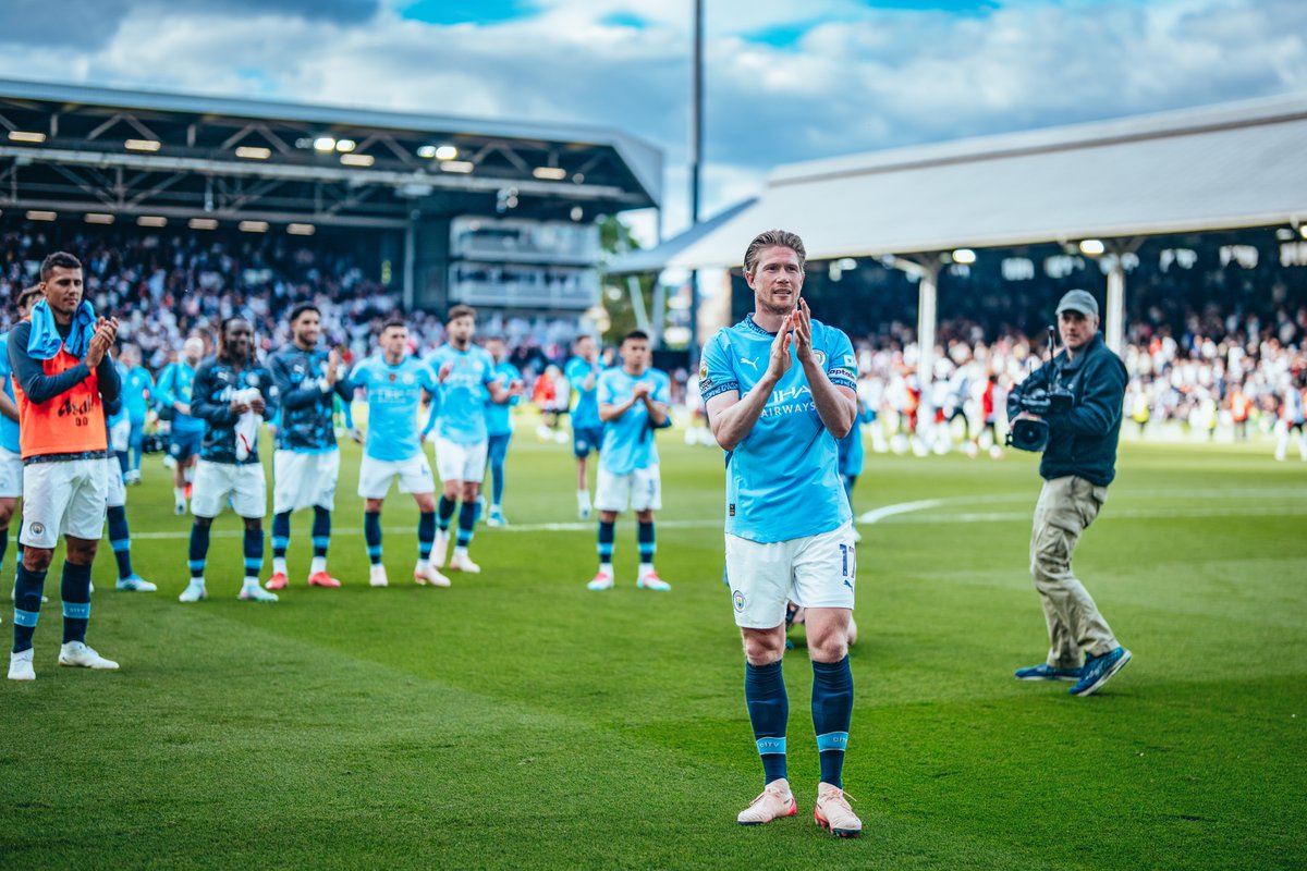 ManCity's tweet image. 👑 Legend 👑