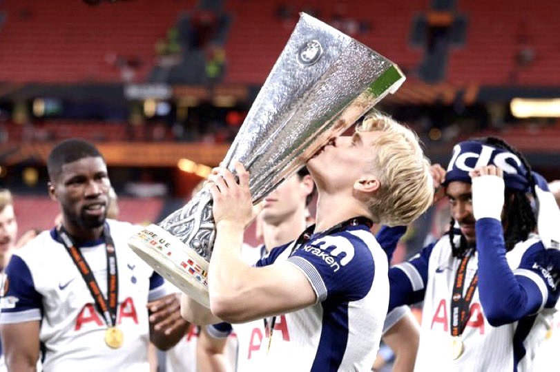 𝓒𝓾𝓻𝓽𝓲𝓼 tweet media