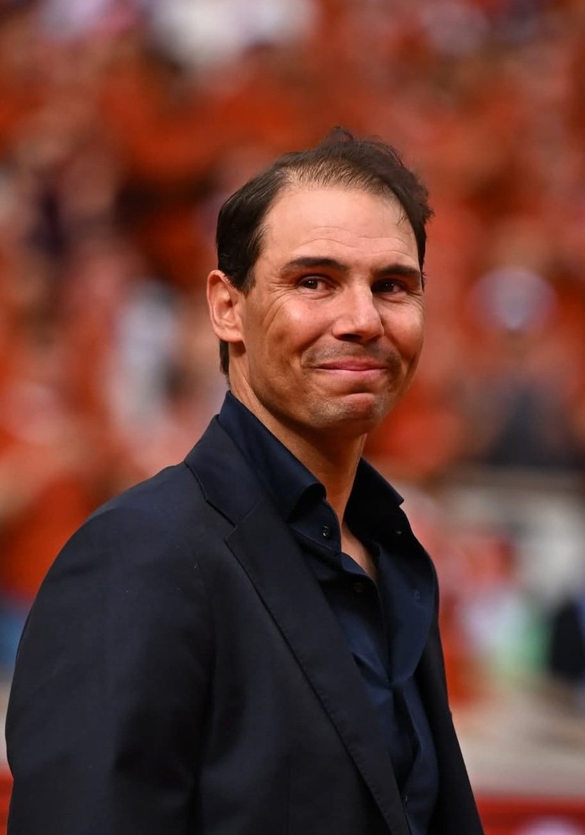 Hommage à un grand champion #RafaelNadal à #RolandGarros La classe et la générosité en plus du talent et de la gentillesse. Un exemple. Il va nous manquer.