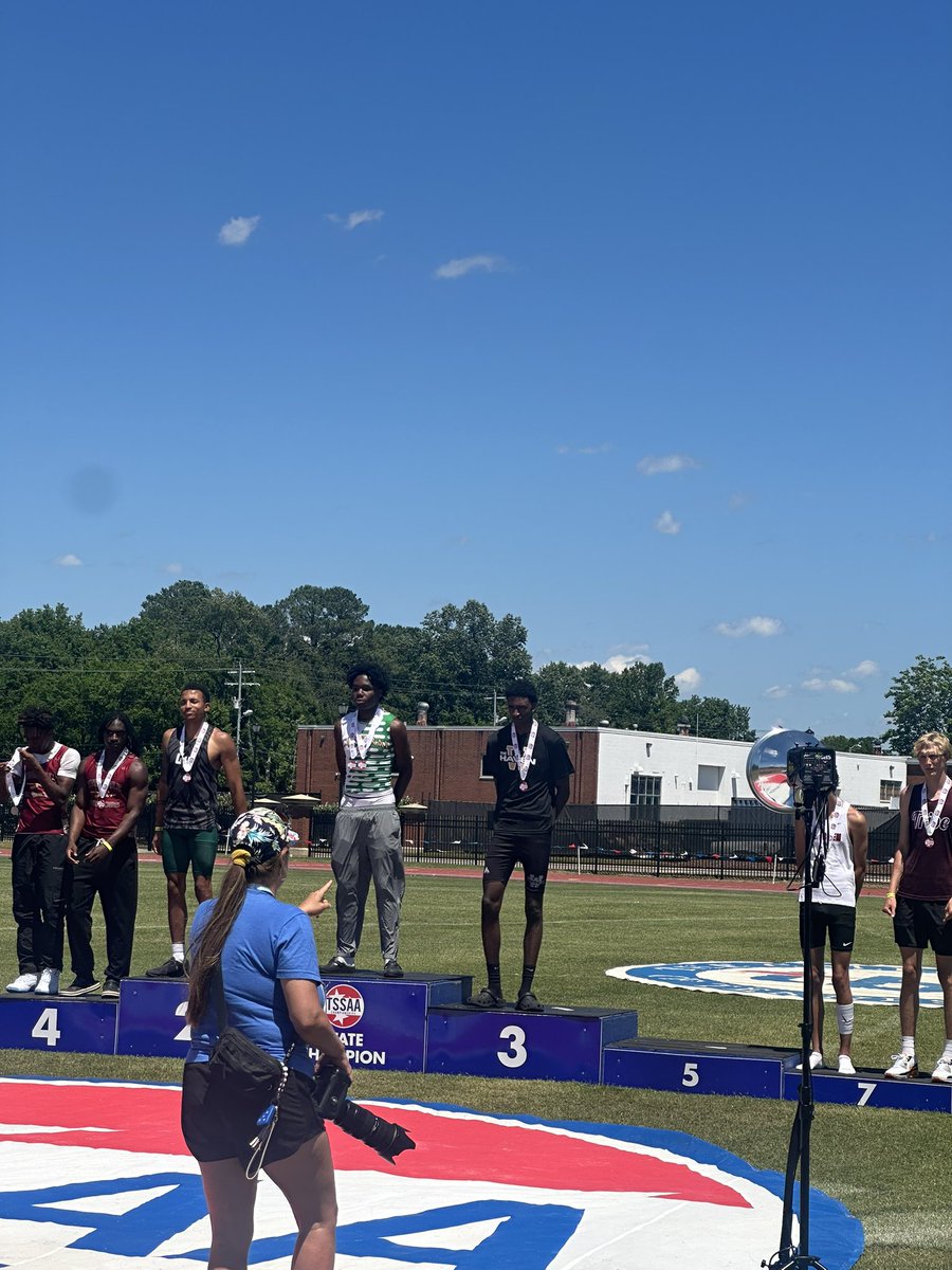RashadBryant_'s tweet image. Blessed for this journey with my brothers ! #statechamp #highjump 🥈