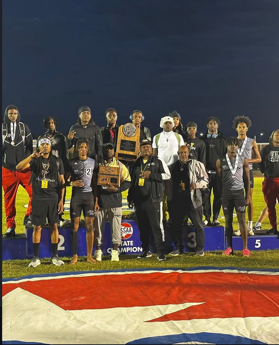 RashadBryant_'s tweet image. Blessed for this journey with my brothers ! #statechamp #highjump 🥈