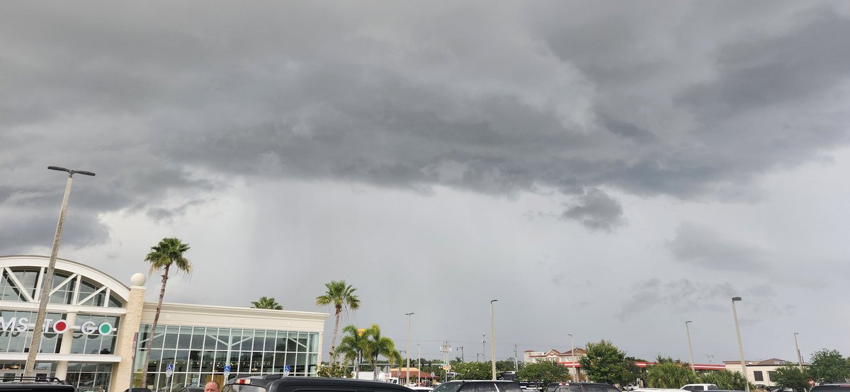 WeatherManSeek (@weathermanseek) on Twitter photo Strong storm currently impacting Melbourne. #FLwx #wxtwitter <a href="/NbergWX/">Noah Bergren</a> <a href="/fox35stormteam/">FOX 35 Storm Team</a> <a href="/NWSMelbourne/">NWS Melbourne</a> <a href="/EricBurrisWESH/">Eric Burris</a>. Strong storm currently impacting Melbourne. #FLwx #wxtwitter <a href="/NbergWX/">Noah Bergren</a> <a href="/fox35stormteam/">FOX 35 Storm Team</a> <a href="/NWSMelbourne/">NWS Melbourne</a> <a href="/EricBurrisWESH/">Eric Burris</a>.