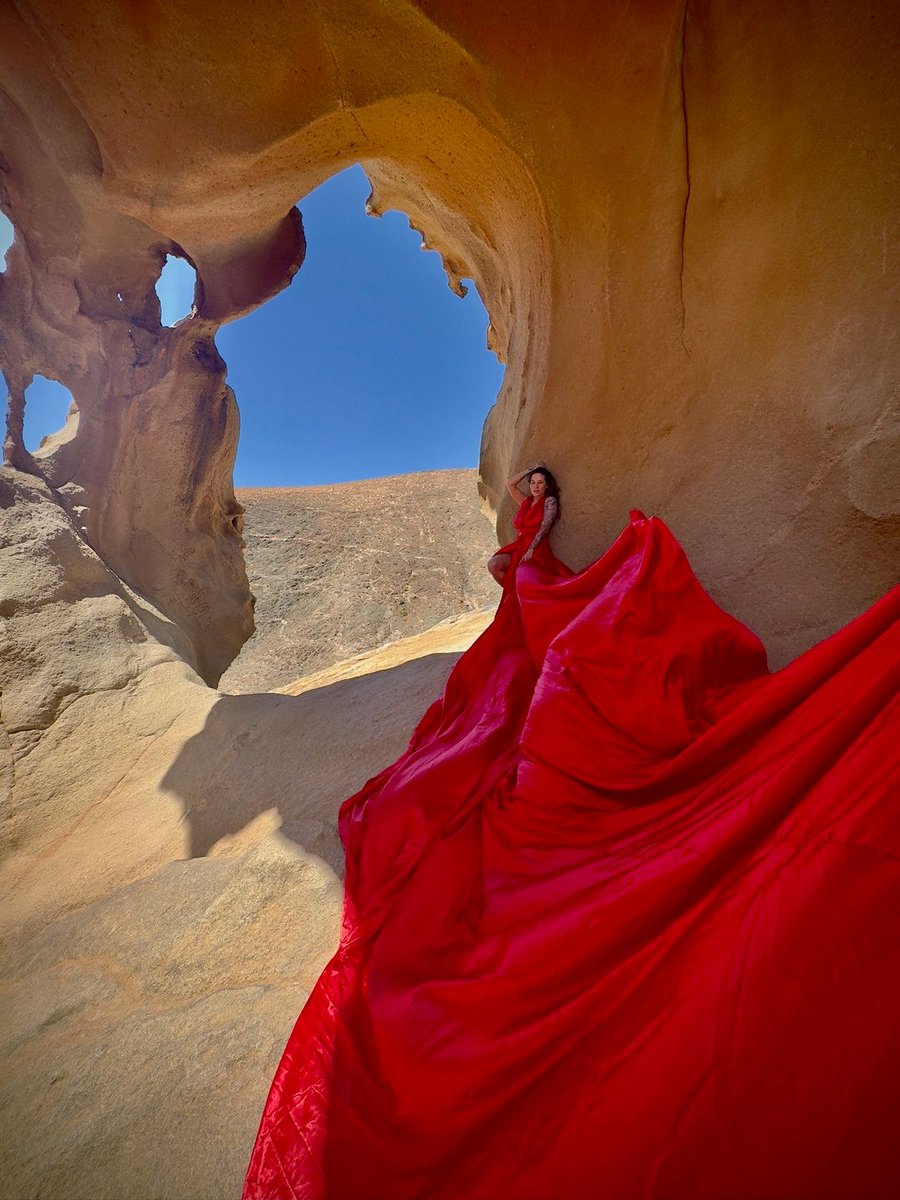 #photographer: Redrum events
#model: Roxy Love ALT 
Link to image: buff.ly/4Ec2ksV