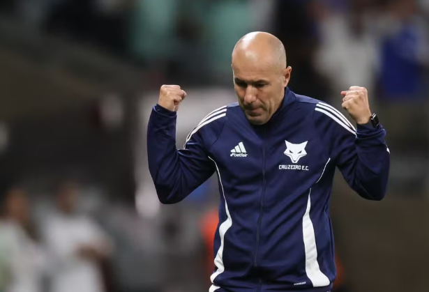 Veja as contas do Cruzeiro para terminar o Brasileiro em primeiro na pausa da Copa do Mundo de Clubes

ge.globo.com/futebol/times/…

#BrasileiraoNoSportv #Cruzeiro