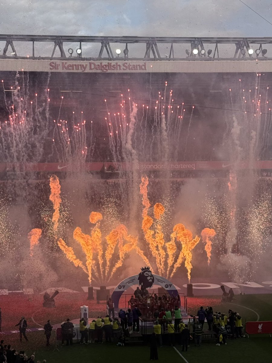 🚨🚨🚨🚨🚨 يالها من أجواء في الأنفيلد!!! 🔥🏆