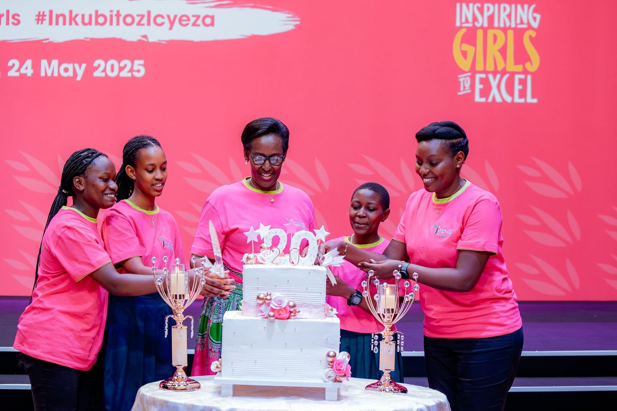Umukunzi (@umu_kunzi) on Twitter photo Being a girl and being Rwandan is truly something.🥰
From this moment when I was recognised as one of #InkubitozIcyeza to now serving at the Foundation…what a journey!
Thank you, Your Excellency <a href="/FirstLadyRwanda/">First Lady of Rwanda</a> and Imbuto Foundation. Truly blessed.🙏🏾
#BPG20
#FacesofImbuto Being a girl and being Rwandan is truly something.🥰
From this moment when I was recognised as one of #InkubitozIcyeza to now serving at the Foundation…what a journey!
Thank you, Your Excellency <a href="/FirstLadyRwanda/">First Lady of Rwanda</a> and Imbuto Foundation. Truly blessed.🙏🏾
#BPG20
#FacesofImbuto