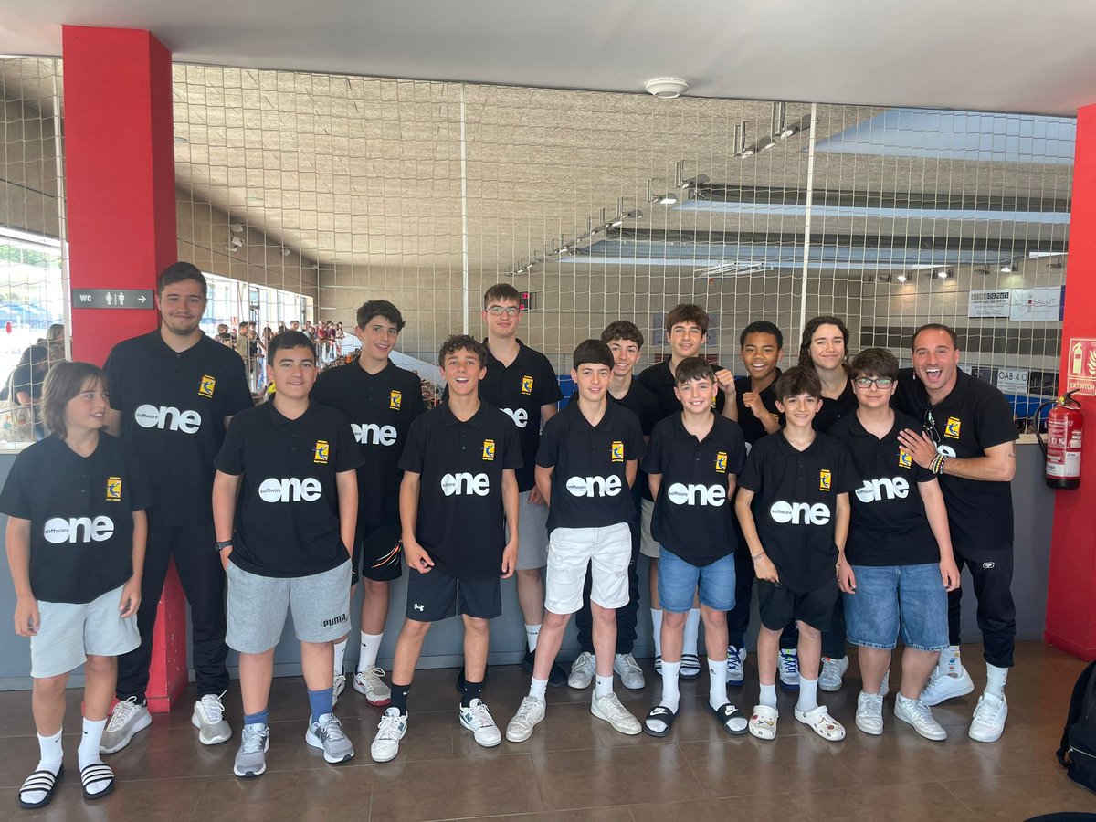 HandbolSantVicenç (@handbolstvicenc) on Twitter photo L'Infantil masculí CAMPIÓ TOP 4️⃣ Primera Catalana
L'equip entrenat per Pol Deiros, Neis Hidalgo i Arnau Mateo s'ha imposat a la final vs <a href="/bmgranollers/">BM Granollers</a>
MOLTES FELICITATS NOIS. TEMPORADA DE 1️⃣0️⃣
#golsamblamà #orgulHSV🧡 #orgullvicenti
<a href="/fedcathandbol/">Federació Catalana d’Handbol</a> <a href="/ajuntamentsvh/">Ajuntament SVH</a> <a href="/radiosvh902/">Ràdio Sant Vicenç</a> L'Infantil masculí CAMPIÓ TOP 4️⃣ Primera Catalana
L'equip entrenat per Pol Deiros, Neis Hidalgo i Arnau Mateo s'ha imposat a la final vs <a href="/bmgranollers/">BM Granollers</a>
MOLTES FELICITATS NOIS. TEMPORADA DE 1️⃣0️⃣
#golsamblamà #orgulHSV🧡 #orgullvicenti
<a href="/fedcathandbol/">Federació Catalana d’Handbol</a> <a href="/ajuntamentsvh/">Ajuntament SVH</a> <a href="/radiosvh902/">Ràdio Sant Vicenç</a>