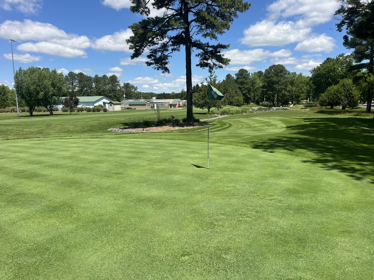 DTCC_Turf's tweet photo. Memorial Day weekend. Students are gone, labs persist. https://t.co/V6r9z1vtp6