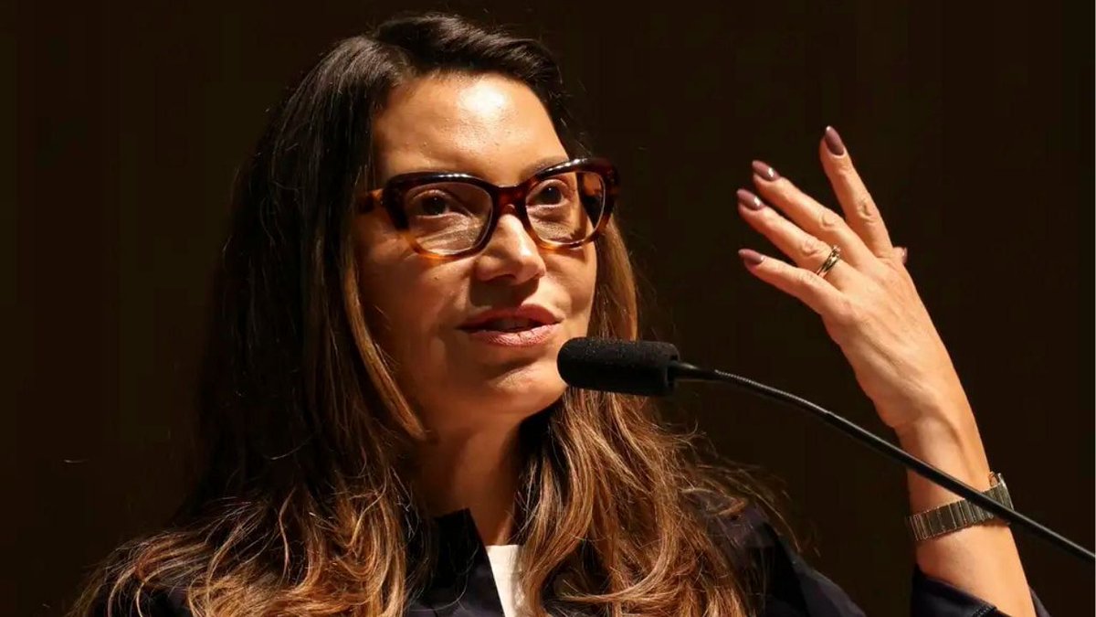 cidadao_pro's tweet photo. Janja defende o modelo de censura chinês para as redes sociais no Brasil. Polêmica à vista! Concorda com ela? Acesse https://t.co/58MN4KOhQT e saiba mais. 🇨🇳📱 #Janja #Censura https://t.co/Yuzo6fxPfw