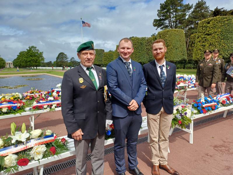 Always a great pride and honour to represent the <a href="/CWGC/">Commonwealth War Graves</a> with my great friend <a href="/sst_raphael/">Raphaël Piel Susset</a>    at the Memorial Day ceremony at the American Cemetery of Colleville-Sur-Mer