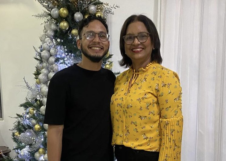 Ser madre es una aventura única. Cada día es una oportunidad para dar y recibir amor incondicional. Ver sus sonrisas y abrazos es la mayor recompensa. ¡Feliz Día de las Madres a todas las guerreras que dan todo por sus hijos!
#FelizDiaDeLasMadres