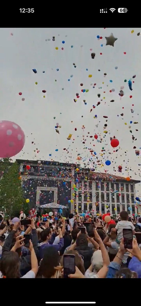 Onca yasananlara ragmen hala cok iyi kalpli, guzel insanlar var. 

Umarim en kisa surede bu denli sevinecegim gun gelir. En buyuk dilegim bu.