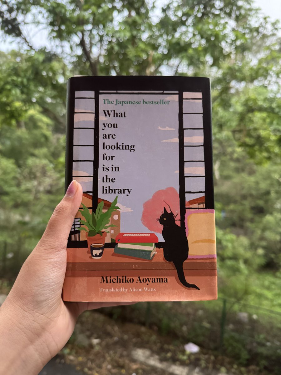 There is something different about hardcovers 📖 💙
Starting a new one 🤓