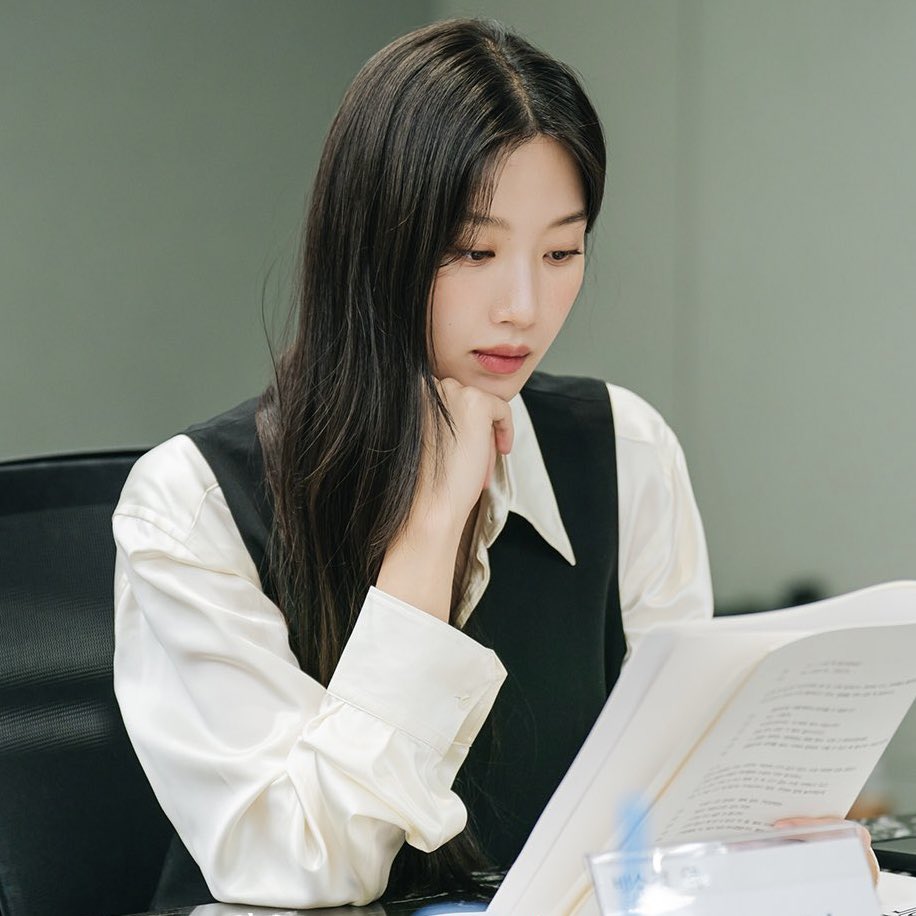 formunkayoung's tweet image. 2025 with actress Mun Kayoung:

drama:
‘My Dearest Nemesis’ (February)
‘Law and The City’ (July)
‘Cashero’ (cameo, Q4 of 2025)

movie:
‘Once We Were Us’ (Q3 of 2025)
