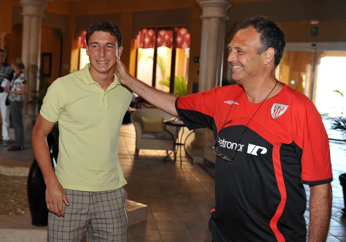 postathletic's tweet photo. 🎙️Caparrós
🗣️"El Athletic ha hecho una temporada espectacular"
🗣️"También le mando desde aquí un fuerte abrazo a Oscar de Marcos, que deja el equipo. Un chico que, cuando llegó, estaba yo como entrenador. Un jugador diez"
#AthleticBarça #AthleticClub #DeMarcos https://t.co/HExrJXcLR9
