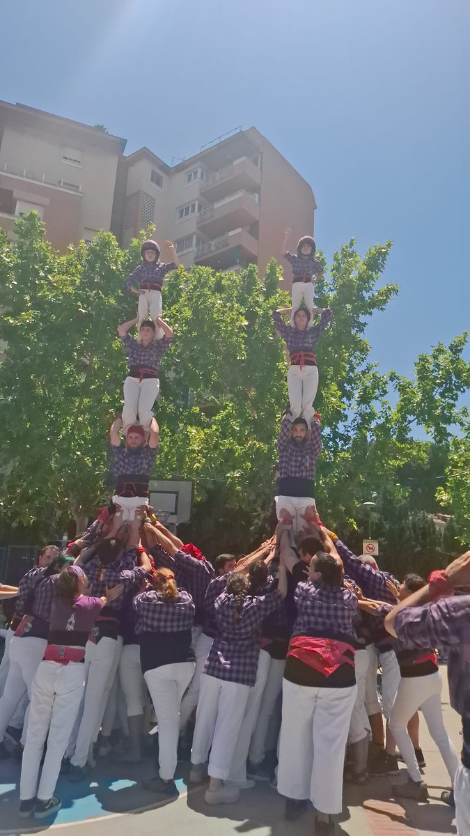 CastellersAdroc's tweet photo. Avui, a la diada del XII aniversari dels @carallots, hem descarregat un pilar de 4 d'entrada, un 5 de 6 (El més matiner fet per la colla), un 4 de 6 i un 3 de 6. Hem acabat la diada amb dos pilars de 4.

#castells #amuntadroc #volemsercollade7 https://t.co/oyZv67ceKz