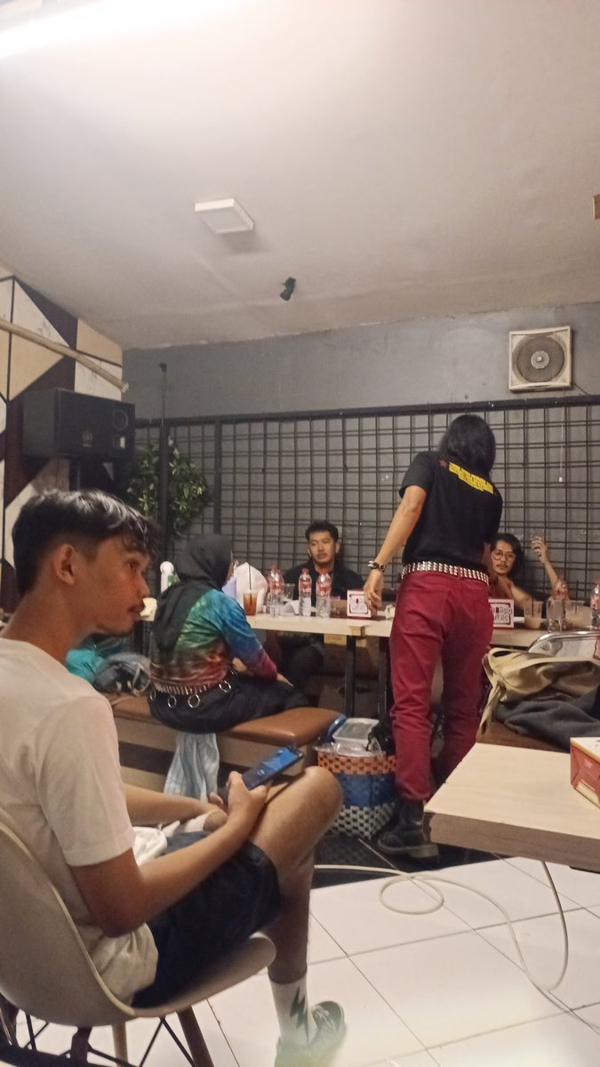 dimaspardede2's tweet photo. nge LO in band keren! https://t.co/EtYtID6nso