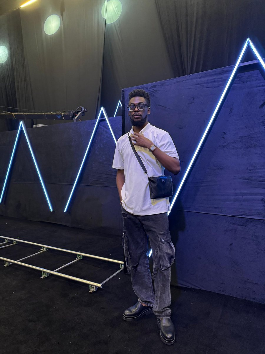 __raymu__'s tweet photo. Happy Sunday Family 🔥🤍
Mic check, vibes check 😁😁— Bringing the heat tonight! 🔥🔥🔥
Are you ready???🚀🚀
You don’t want to miss this!
#RaymuOnIdol #Top10 #BTS #TeamRaymu #NigerianIdol #Rayforthewin #TeamRaymu #VoteRaymu #Raydiants https://t.co/Xs4eKWI9vV