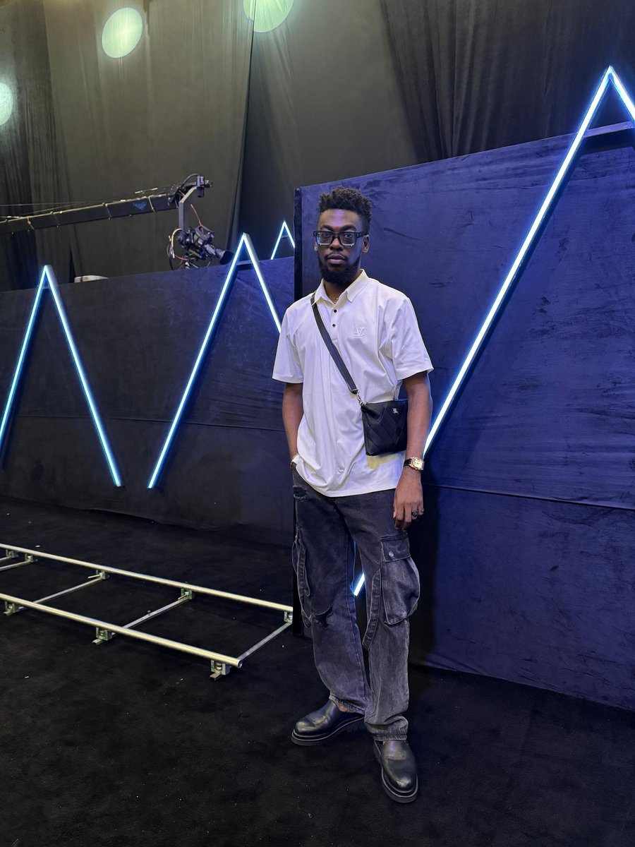 __raymu__'s tweet photo. Happy Sunday Family 🔥🤍
Mic check, vibes check 😁😁— Bringing the heat tonight! 🔥🔥🔥
Are you ready???🚀🚀
You don’t want to miss this!
#RaymuOnIdol #Top10 #BTS #TeamRaymu #NigerianIdol #Rayforthewin #TeamRaymu #VoteRaymu #Raydiants https://t.co/Xs4eKWI9vV