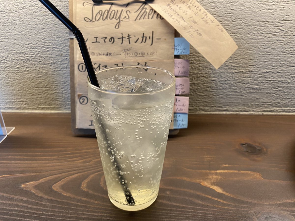 FolivoraSloth's tweet photo. ひさしぶりにエマカリーへ
ちりめんや牛すじを使ったキーマもスナップエンドウのアチャールも美味しかったし食後にレモネードもいただきました✨
その後は阪急線へ、花隈駅のタイルの感じもよかったなぁ https://t.co/opNOHPDOYa