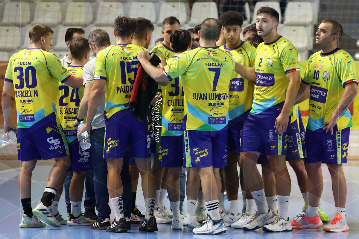 TRAS 14 AÑOS ... CIUDAD REAL <a href="/ASOBAL/">Liga Plenitude</a> 
LOS DE @urdialesmarquez YA #DHM
#DHPlataMasc PARTIDAZO
PLAYOFF ASCENSO
<a href="/BM_Caserio/">Balonmano Caserío Ciudad Real</a> vs <a href="/BalonmanoBurgos/">Club Balonmano Burgos</a> 
20 AÑOS de tu debut <a href="/Angel7Perez/">Angel Perez de Inestrosa</a> 
DAY AFTER DAY crack <a href="/minitoni_20/">Toni Alegre Llopis</a> 
ABRAZOS SANTI, ÁNGEL, TONI y EQUIPO  
<a href="/RFEBalonmano/">RFEBalonmano</a> <a href="/fbmclm/">Fed. Balonmano de Castilla-La Mancha</a> <a href="/uclm_es/">Universidad de Castilla-La Mancha</a>