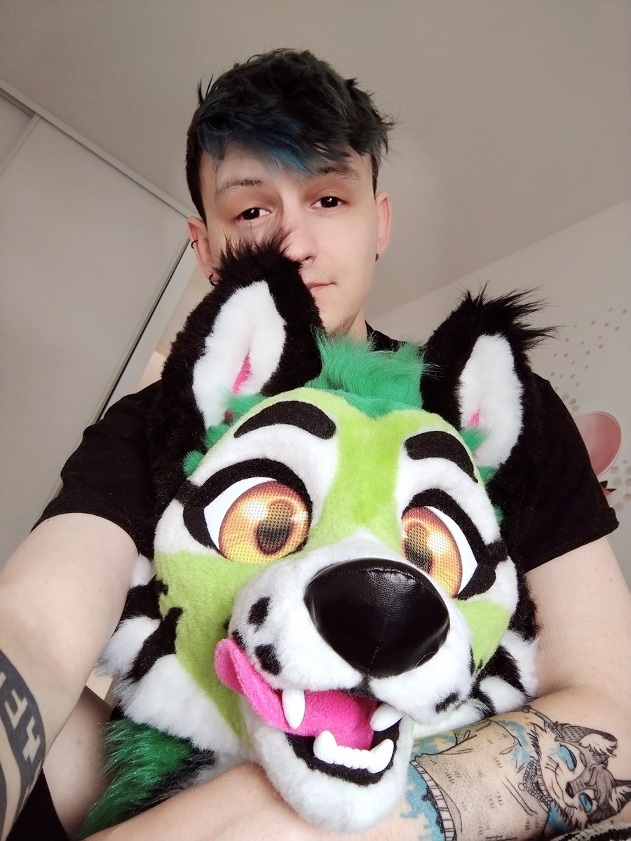 Seizuko_AQ's tweet image. Fursuit VS Fursuiter :3
You know i love fox ?
✂️Maker✂️ : @dog_juicy
#FursuitEveryday