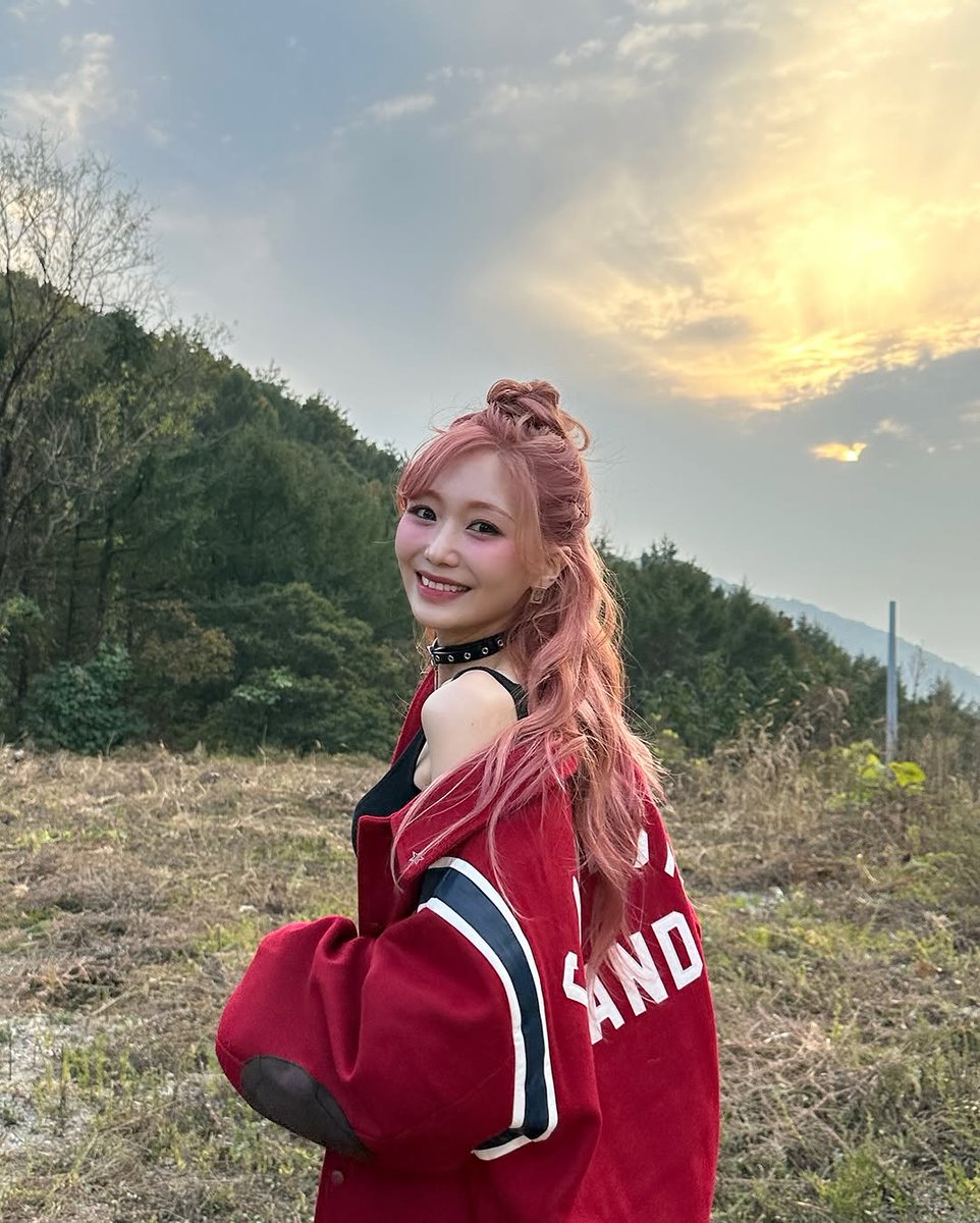 ryusujoeng's tweet photo. 𝗣𝗜𝗡𝗞 𝗠𝗢𝗢𝗡 🩷🌙
Ryu Sujeong
0:24 ─●──────── 3:23
                ↻      ◁ II ▷     ↺

🎧 https://t.co/xW5V18qy3U https://t.co/gyUevWQeMP