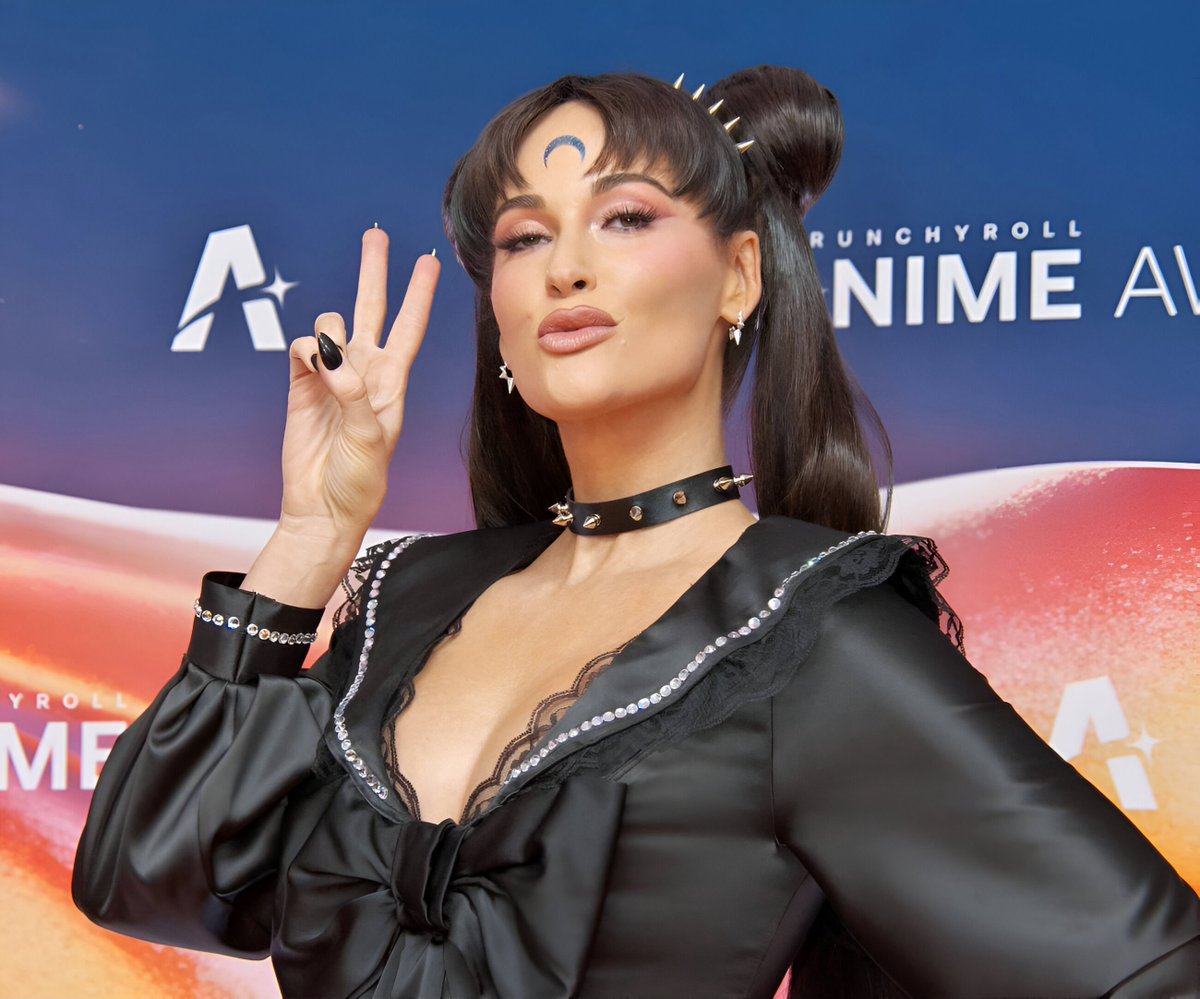 KaceyAccess's tweet image. Kacey Musgraves on the orange carpet at the 2025 Crunchyroll #AnimeAwards.