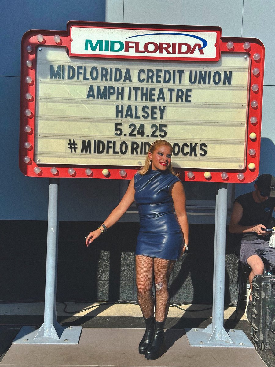 maithegreatmuse's tweet photo. Ego🎱✨#ForMyLastTrickTour #tampa https://t.co/UkQrz5LzNl