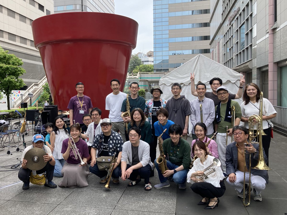 UJO_Jazz's tweet image. 【御礼】
朝の10時半と早い時間帯のステージでしたが、たくさんのお客様にご観覧いただき最高のステージ😆ありがとうございました!最後2曲の客席との一体感は忘れられません!!
#立川いったい音楽まつり
#立川いったい #立川
#名も無きジャズ楽団
#untitledjazzorchestra