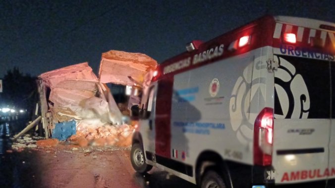 #TomePrecauciones en #EdoMéx cierre total de circulación por #AccidenteVial cerca del km 015+420 carretera (1475) Peñón-Texcoco. Atienda indicación vial.