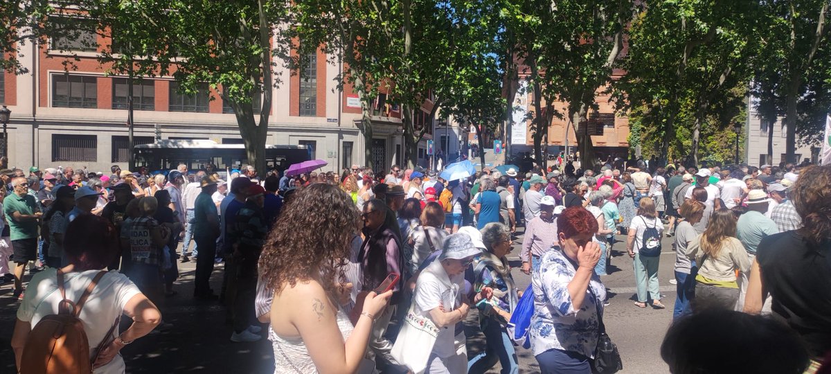 CGTGulla's tweet image. Hoy se ha vuelto a llenar Madrid de dignidad. Defendamos la sanidad pública como una trinchera. #SanidadPública #25Mayo #25M