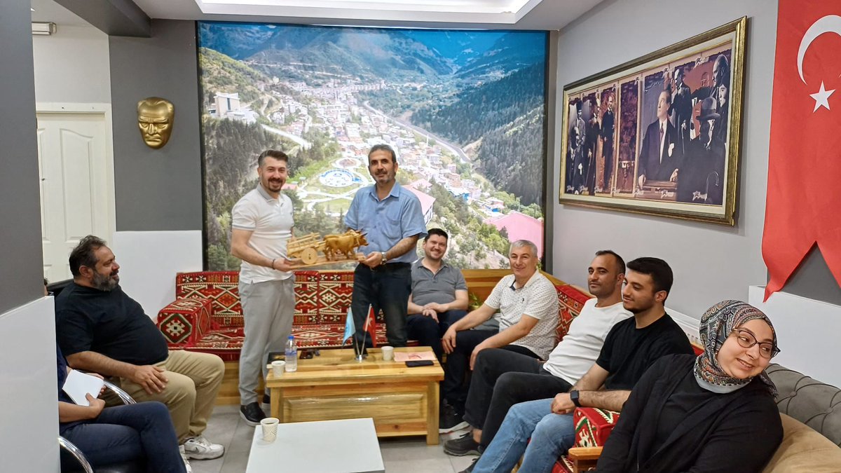orhancaglayantr's tweet photo. Bizleri samimiyetle misafir eden Olgun Altun başkanımızın şahsında Bursa Şavşatlılar Derneğine şükranlarımı ifade ediyorum. https://t.co/YfTBCRiL9j