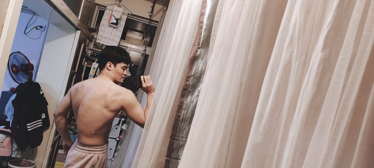 练了一个背，现在胖的没线条了