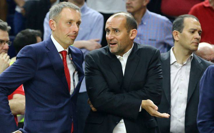 Τι να σε κάνουμε εσένα εδώ ; Να κυνηγάς πρεζακια που βρίζουν τον προπονητή μας ; 
Να κόβεις το δάχτυλο από ψυχοπαθείς που το δείχνουν στους οπαδούς μας ; 
Άσε που μπορεί να κουρέψεις και καμιά Νεστορία 
 Απαπαπα εμείς προάγουμε πολιτισμός 
Δεν κάνεις Μίλαν 
#OlympiacosBC