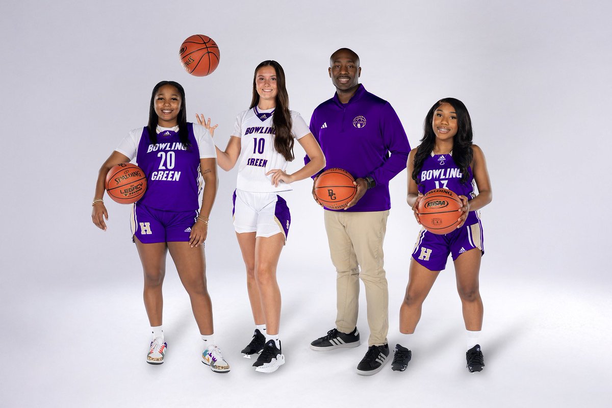 LadyPurpleHoops's tweet photo. It’s graduation Sunday for our Lady Purple Seniors! Class of 2025 go be great! We are so proud of you! https://t.co/FNE6kP5dWR