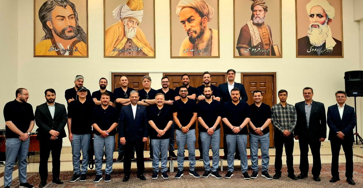 تیم فوتبال هنرمندان کشورمان که به‌منظور برگزاری مسابقه دوستانه فوتسال با تیم هنرمندان تاجیکستان در شهر دوشنبه به سر می برند، شنبه سوم خرداد ماه ١۴٠۴، در ضیافت ناهار میهمان علیرضا حقیقیان سفیر ج. ا. ایران بودند. تیم هنرمندان دو کشور عصر روز جاری در سالن فوتسال شهر دوشنبه با یکدیگر