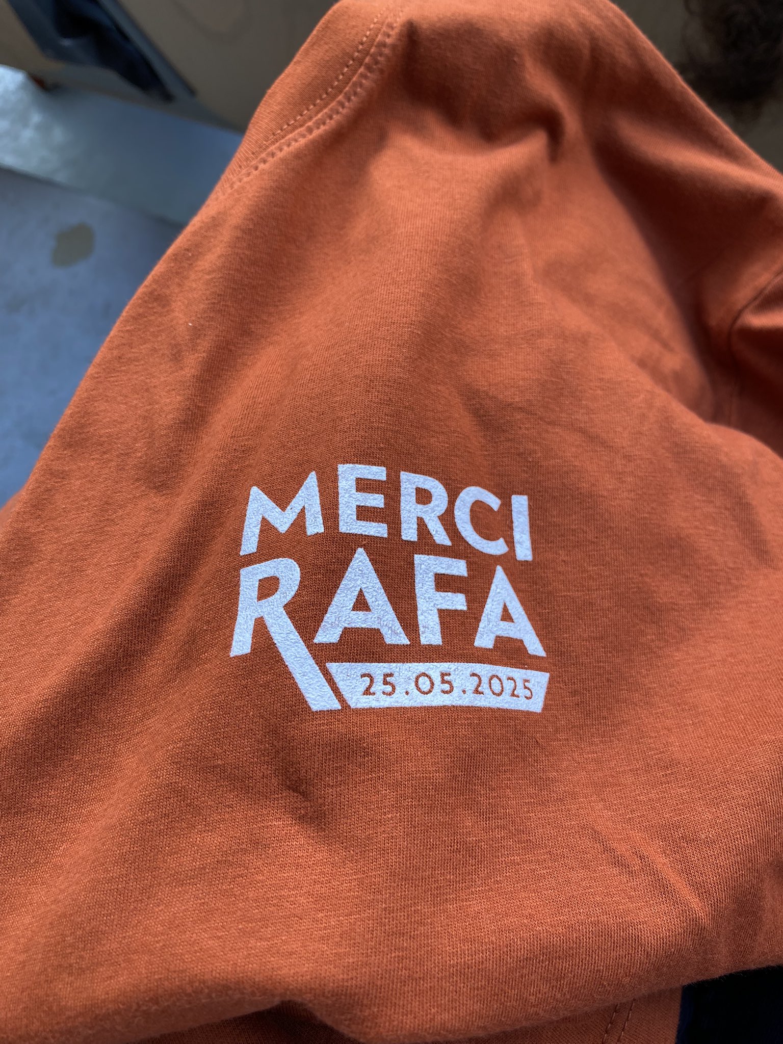 natalie | gracias rafa 🇪🇸✨ on X: "everyone in chatrier has been given  these 'merci rafa' t-shirts for the ceremony later 🧡 @rolandgarros  @rafaelnadal https://t.co/qG0mOWClCY" / X