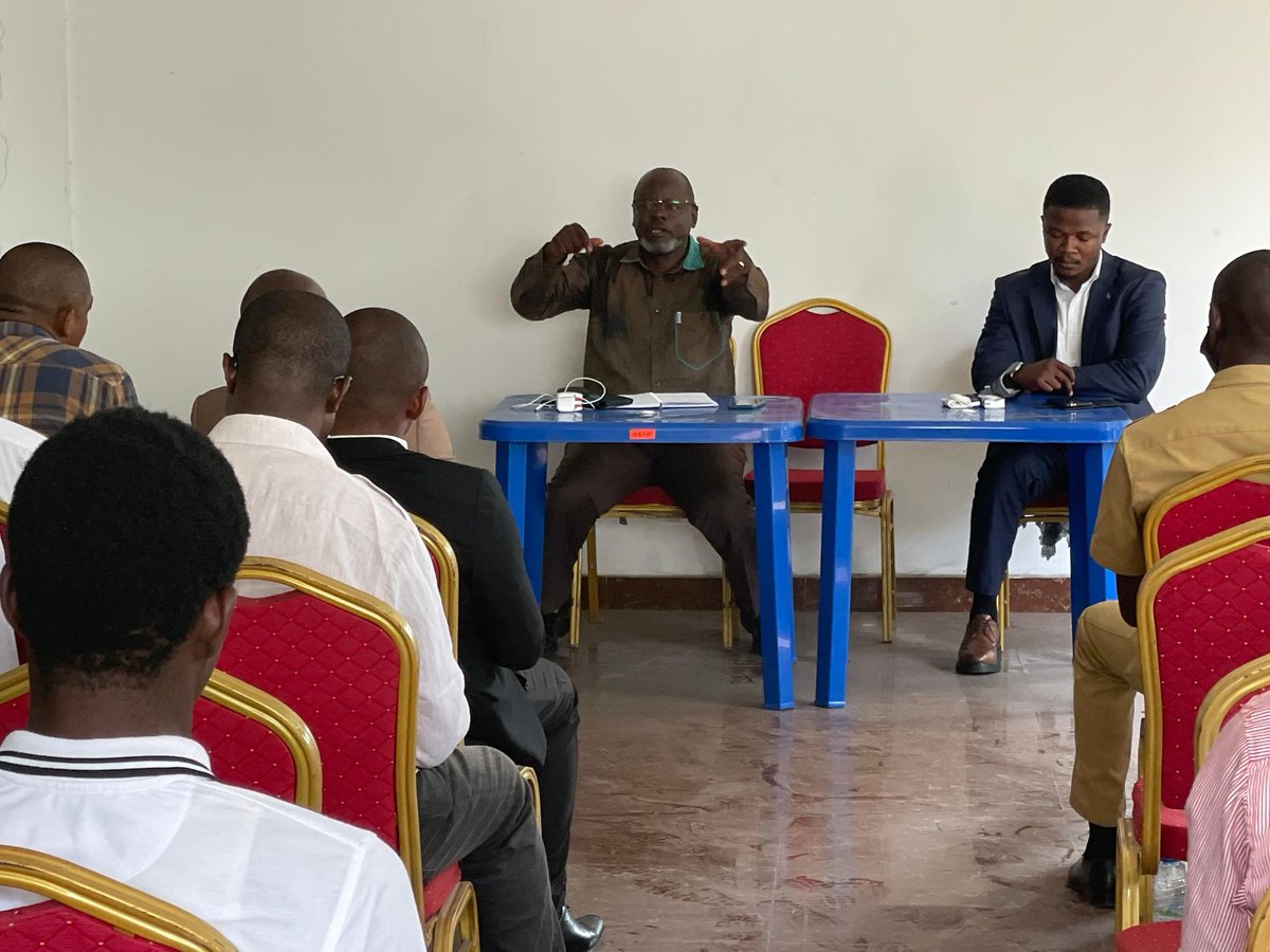 Au <a href="/LGD_RDC/">LGD</a> Le cam SG <a href="/tshiamanyiku/">Tshiamala Franklin</a> dénonce avec les cadres du la condamnation arbitraire du PN <a href="/Mapon_Matata/">Matata Ponyo Mapon</a> .
En confirmant que l'unique problème du pays c'est l'absence du leadership au sommet de l'état, qui manipule l'appareil judiciaire pour de fin personnelle. <a href="/ElieMugalu/">Elie Mugalu Officiel 🇨🇩</a>